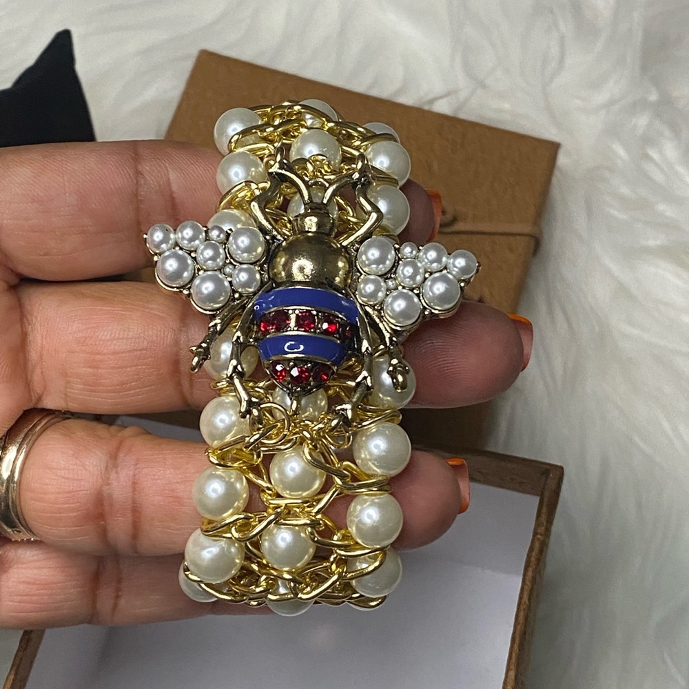 New arrivals !! Elegant Bee bracelet